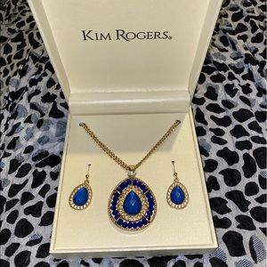 Gold and blue crystal necklace and earring set.